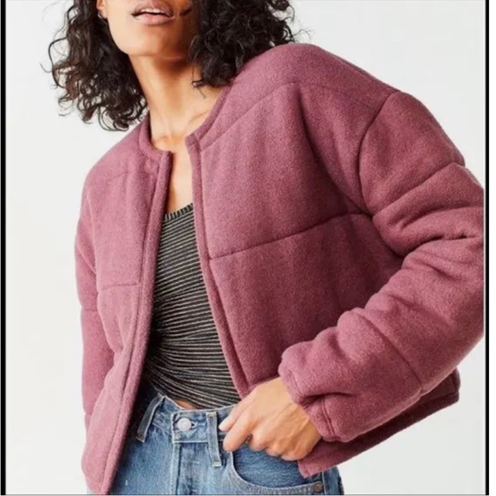 Urban Outfitters Quilted Cropped Puffer Jacket (Large)